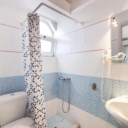 George House Apartman Kariótai