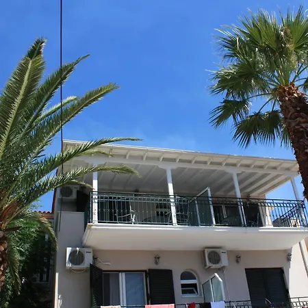 George House アパート