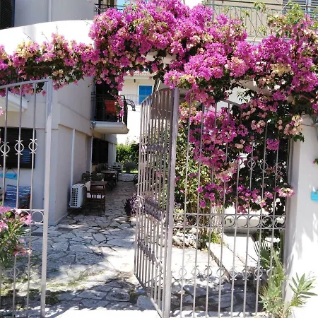 George House アパート *