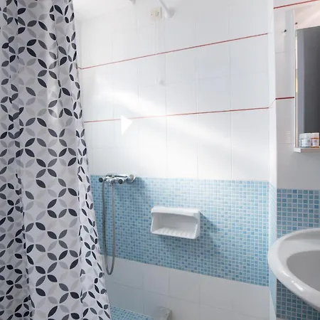 Apartament George House Kariótai