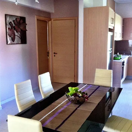 George House Apartment Kariotai