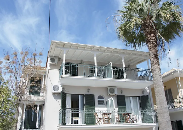 George House * Λυγιά